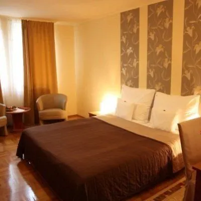 Dom Hotel